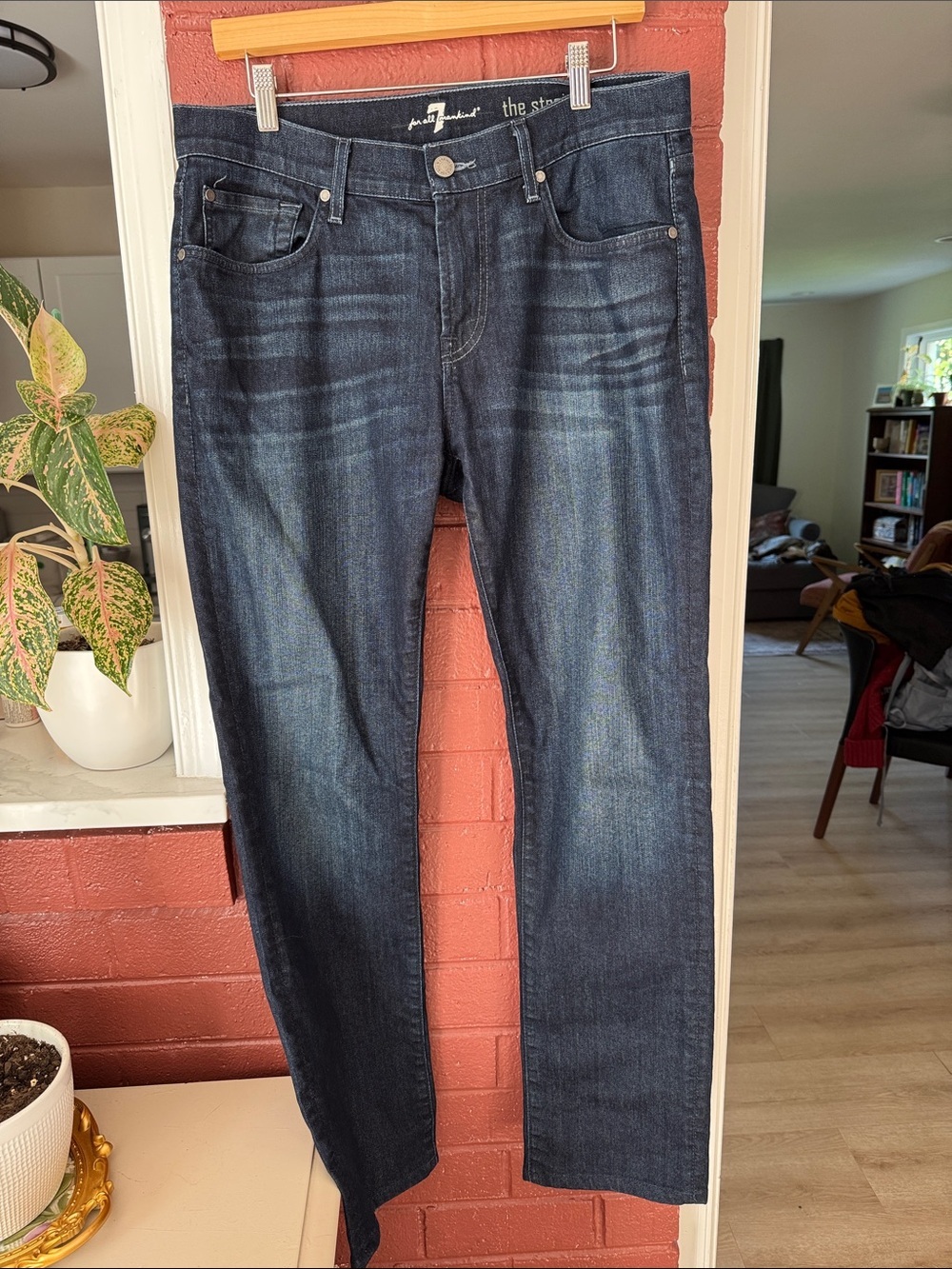 7 For All Mankind Women’s Dark Blue ‘The Straight’ Jeans Size 32